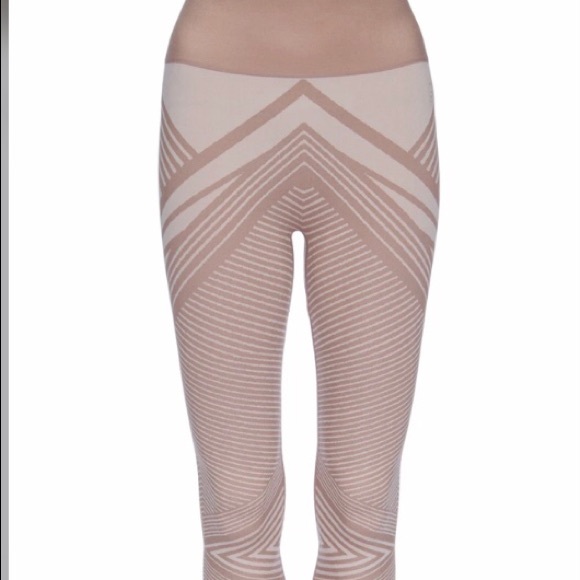 Good American Dynamic seamless legging, dusk NWT - Picture 3 of 10